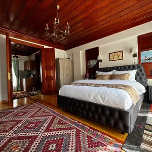 Lily Mansion Апартаменты