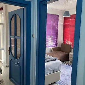 Yellow House Апартаменты